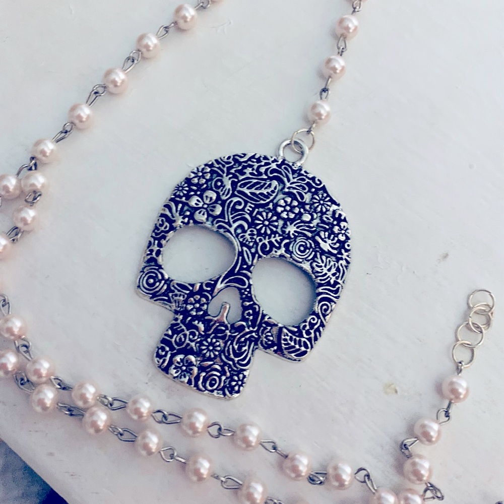 Skull necklace